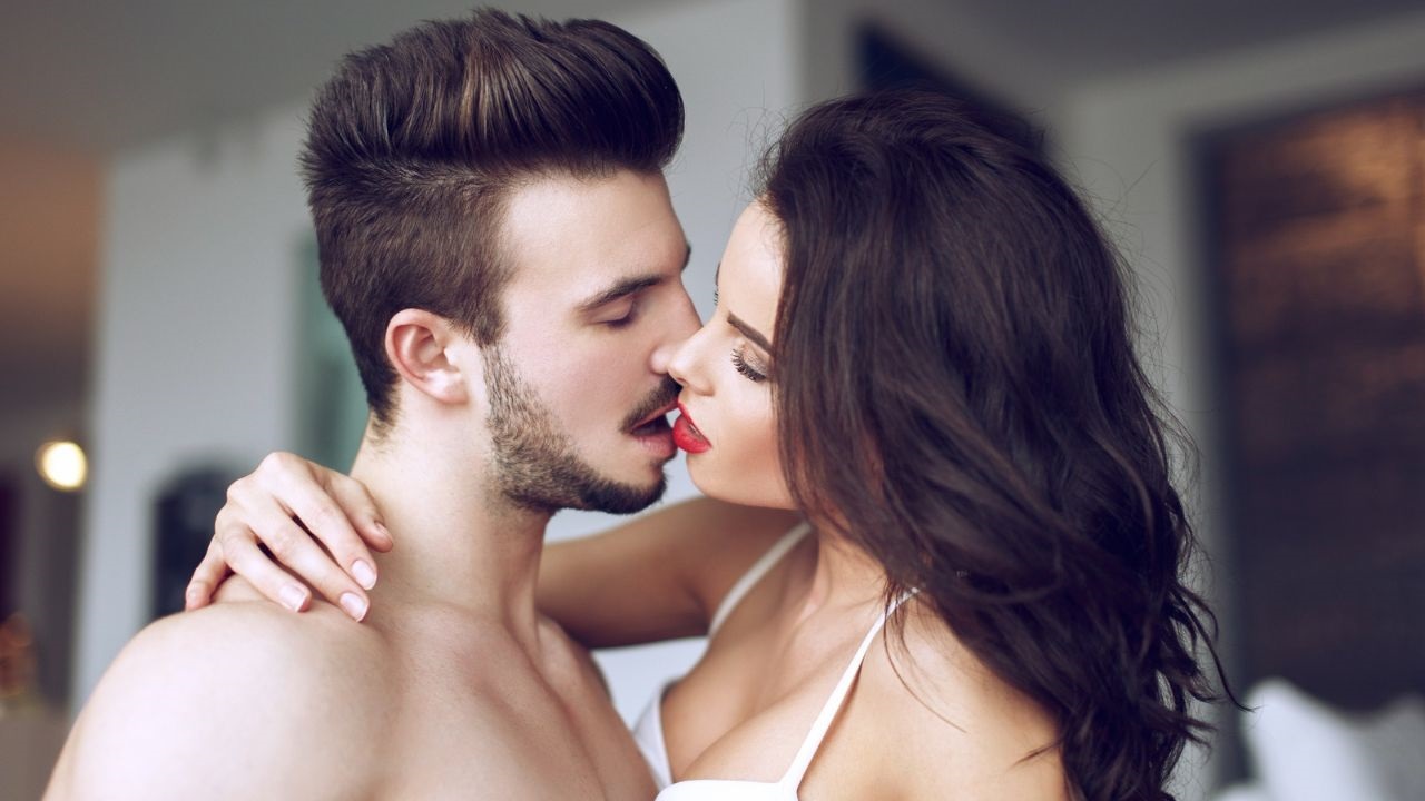 Esenciálne oleje rozpaľujú sexuálnu túžbu. Spoznajte s nami TOP 11, ktoré rozpália vašu VÁŠEŇ!
