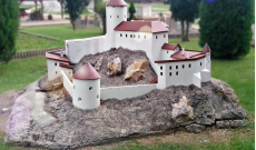 Vidieť 68 slovenských hradov a zámkov na jednom mieste? Vieme, kam sa vydať!