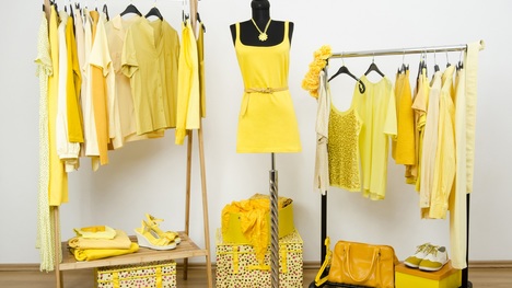 Trendy žltá v šatníku: Obleč sa do žiarivej farby slnka!