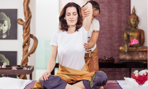 Thajská masáž: Objav 7 dôvodov, prečo sa vložiť do rúk odborníka