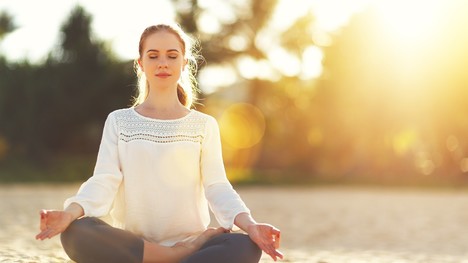 Prečo je dobré meditovať? Zisti, ako na to v pohodlí domova!