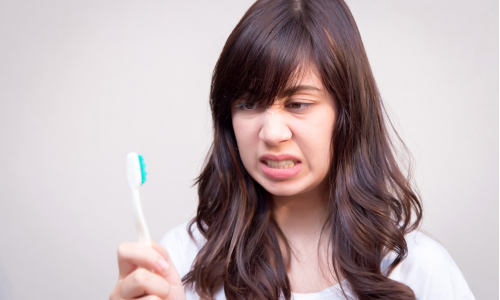 Vieš, že toto sa nemá? Tu sú najčastejšie chyby pri umývaní zubov!