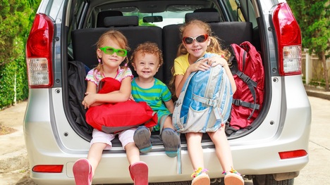 Ako cestovať s malými deťmi? Toto potrebuješ ovládať!