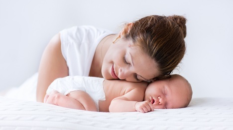 Prvé dni s bábätkom: 7 tipov pre novopečené mamičky