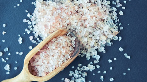 Ružová himalájska soľ: Prečo ňou čo najskôr nahradiť klasickú soľ?