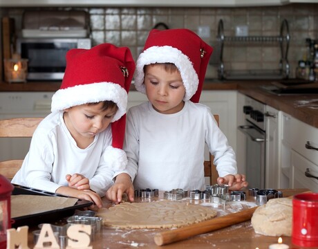 Jednoduché recepty na vianočné pečenie s deťmi – 7 vianočných dobrôt, ktorých prípravu prežijete vy aj kuchyňa