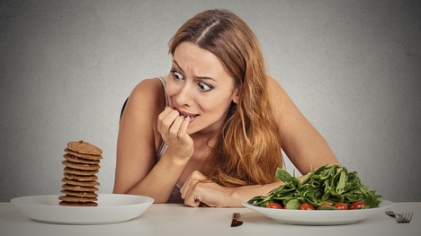 Prečo nám chutí nezdravé jedlo a nevieme si pomôcť? Toto je dôvod