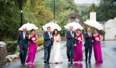 Veselá a romantická svadba v daždi