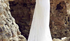 Anna Campbell - zahalená v čipke