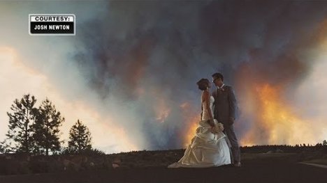 Svadba s plameňmi v pozadí