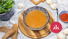 Videorecept: Rýchla cesnaková polievka so zemiakmi - KAMzaKRASOU.sk