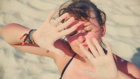 Alergia na slnko skutočne existuje: Čo robiť, ak nám slnečné lúče škodia?
