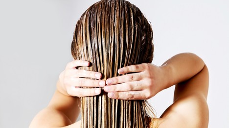 Hydratujte svoje vlasy pomocou kyseliny hyalurónovej s novým produktovým radom značky Gliss