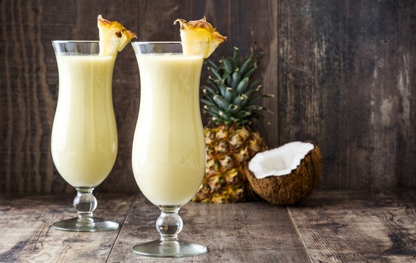 Ako sa volá známy drink z bieleho rumu, kokosového mlieka a ananásovej šťavy?